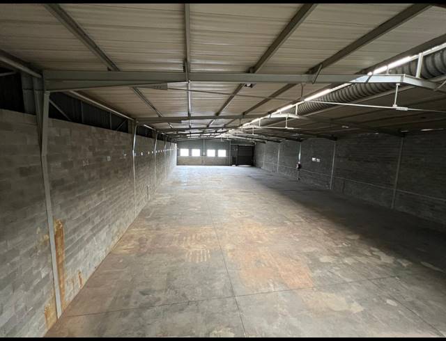 994M² WAREHOUSE TO LET IN KYA SANDS